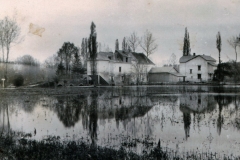 1930 à 1940 - Vue sous la crue moulin et maison vu d'aval